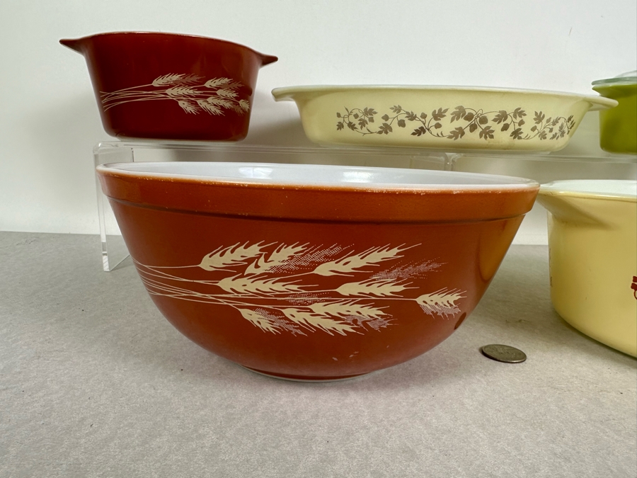 Lot of 5 Vintage Pyrex Bowls [Photo 4]