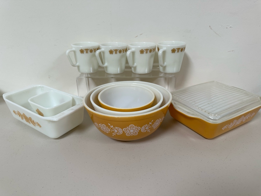 Vintage Pyrex Lot [Photo 2]
