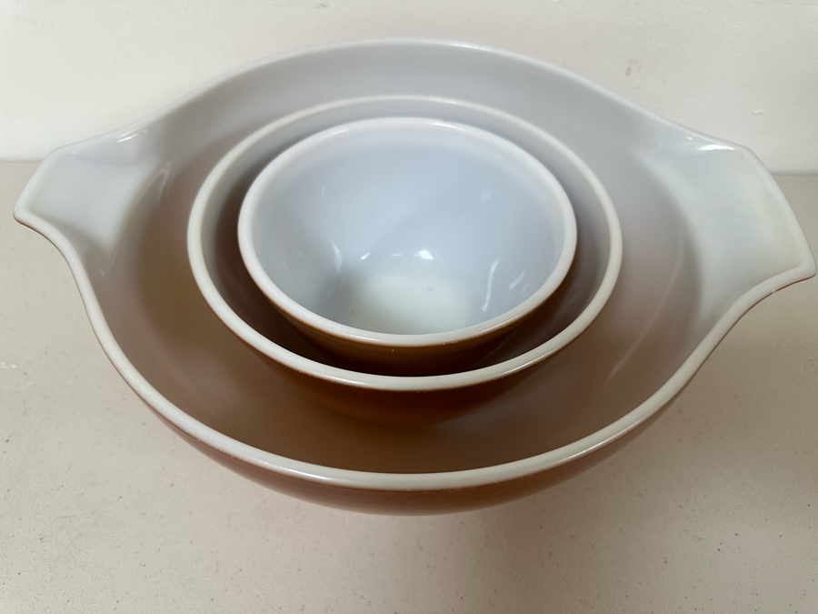 Vintage Pyrex Nesting Mixing Bowls [Photo 2]