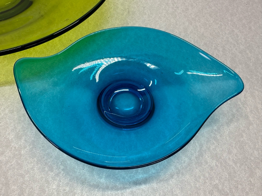 One Large Vintage Viking Glass Platter 16.5'W X 11.5'D X 1.75'H & Pair Of Small Vintage Viking Glass Blue & Red Bowls 15'W X 8.5'D [Photo 4]