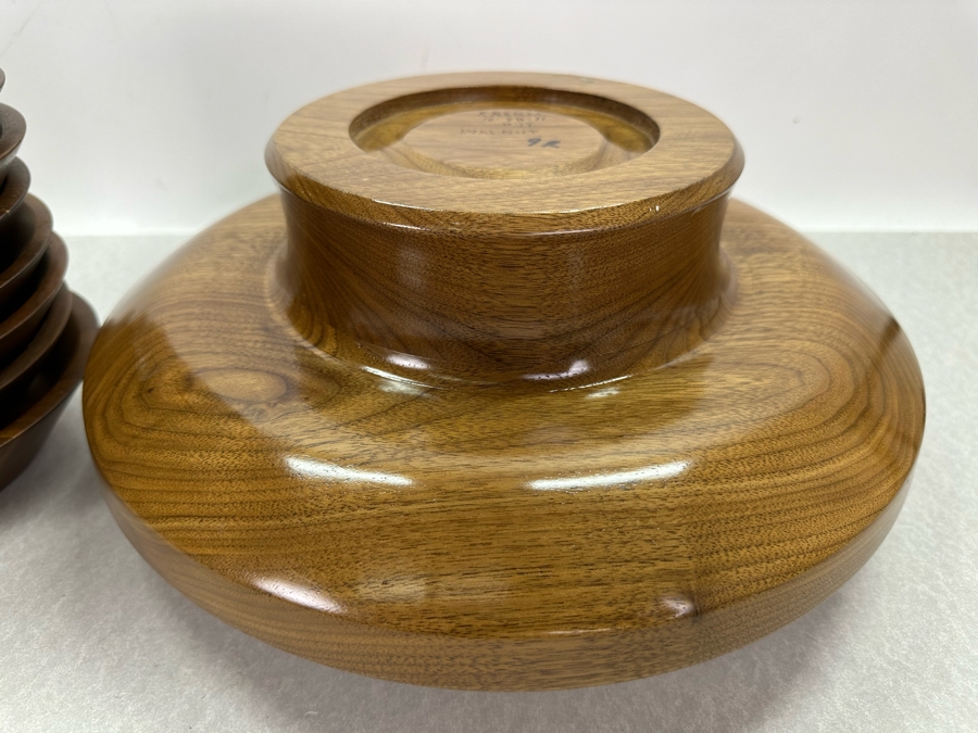 Solid American Walnut Artist Signed Turned Serving Bowl 13.5'W Signed With 12 Walnut Bowls 7'W [Photo 5]
