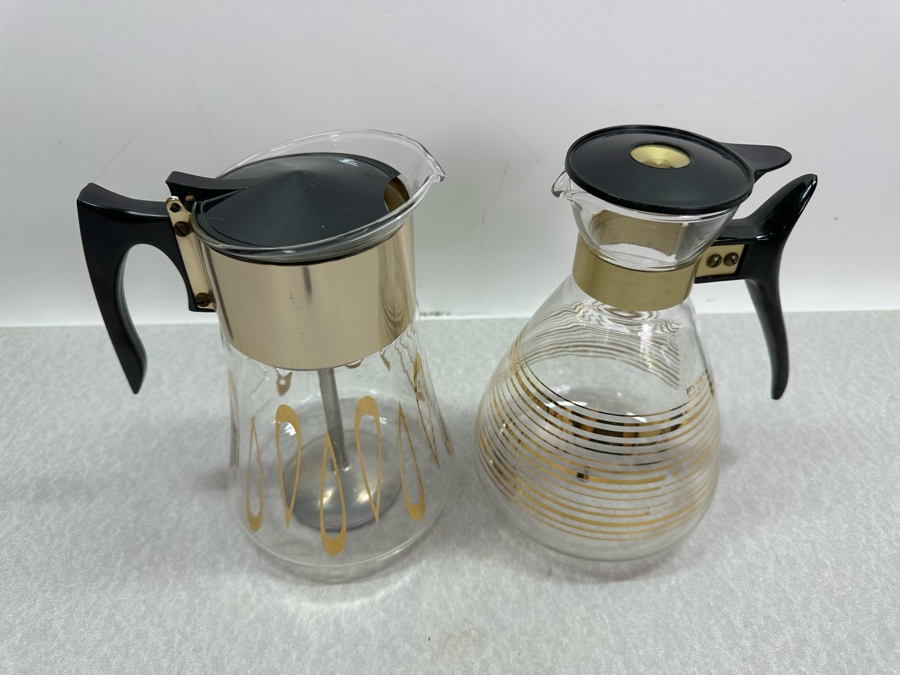 Pair Of Mid-Century Glass Carafes: Pyrex & David Douglas [Photo 3]
