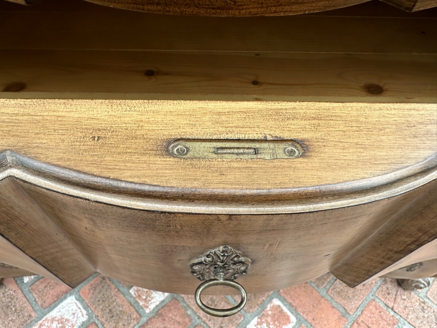 Pair Of Large Kreiss Furniture Serpentine 3-Drawer Chest Of Drawers Nightstands With Lockable Drawers 53.5'W X 24'D X 35'H Estimate $4,000 [Photo 17]