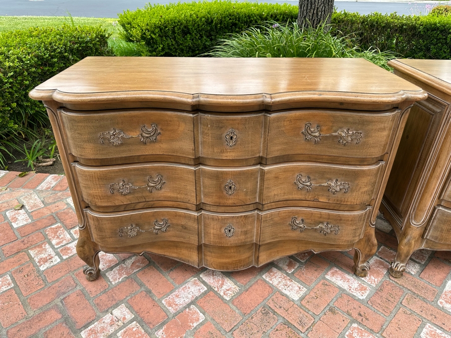 Pair Of Large Kreiss Furniture Serpentine 3-Drawer Chest Of Drawers Nightstands With Lockable Drawers 53.5'W X 24'D X 35'H Estimate $4,000 [Photo 5]