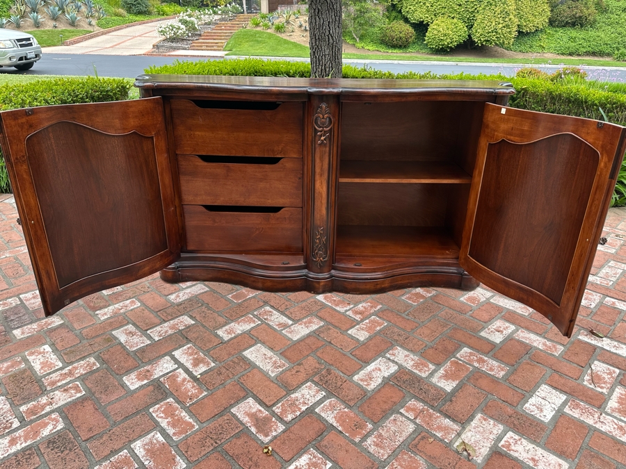 Stunning Henredon Furniture Sideboard Server Buffet Cabinet 79'W X 24'D X 41.5'H Estimate $2,000 [Photo 4]