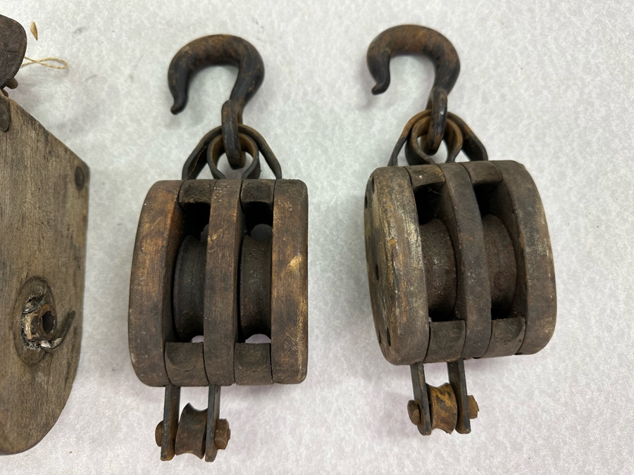 Four Vintage Wooden & Metal Pulleys [Photo 4]