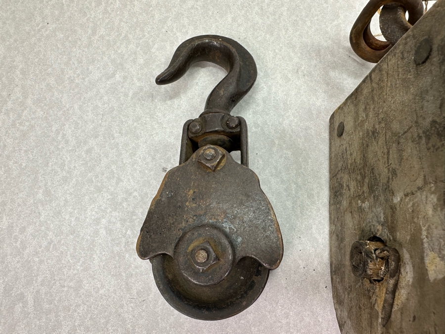 Four Vintage Wooden & Metal Pulleys [Photo 3]