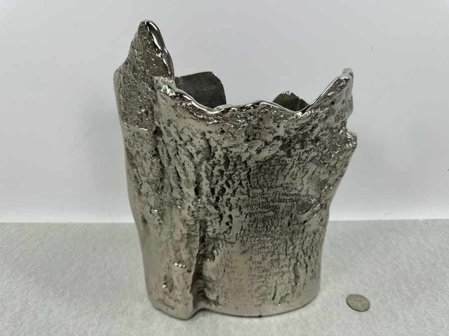 Metal Sculptural Vase, New 8'W X 11'H [Photo 4]