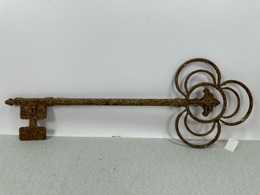 Rustic Metal Skeleton Key Wall Decor 27.5'W [Photo 3]
