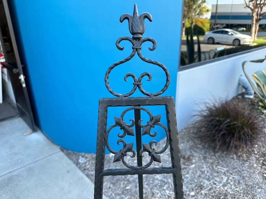 Freestanding Metal Easel 64'H [Photo 3]