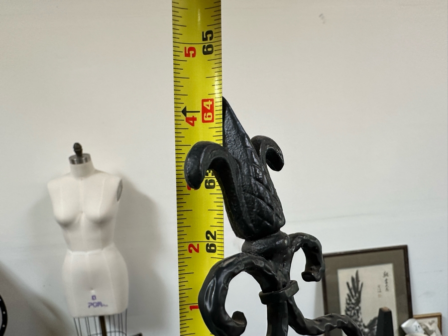 Freestanding Metal Easel 64'H [Photo 4]