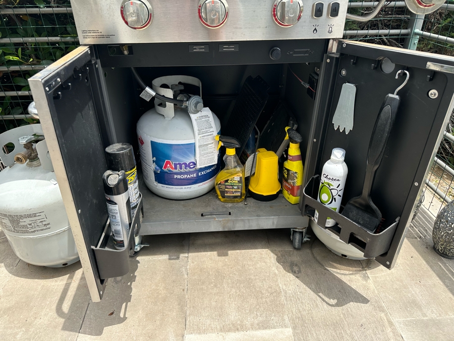 Char-Broil Commercial Grade Tru-Infrared Stainless Steel Outdoor Grill With Cover And One Propane Tank Inside Grill 53W X 21D X 49H [Photo 7]