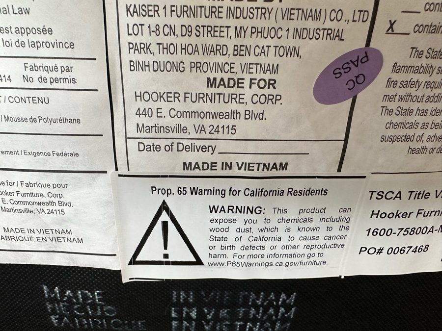 Hooker Furniture Chic Modern Dining Table 56'L X 32'W X 30.5'H With Two 16' Leaves And Six Hooker Furniture Curata Upholstered Barrel Dining Chairs Retails $7,000 [Photo 11]