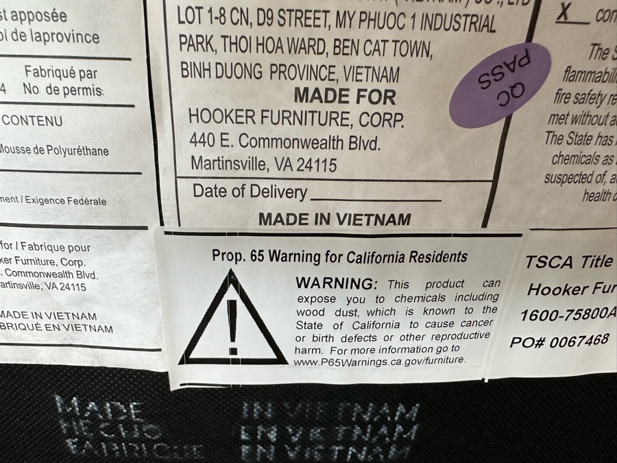 Hooker Furniture Chic Modern Dining Table 56'L X 32'W X 30.5'H With Two 16' Leaves And Six Hooker Furniture Curata Upholstered Barrel Dining Chairs Retails $7,000 [Photo 10]