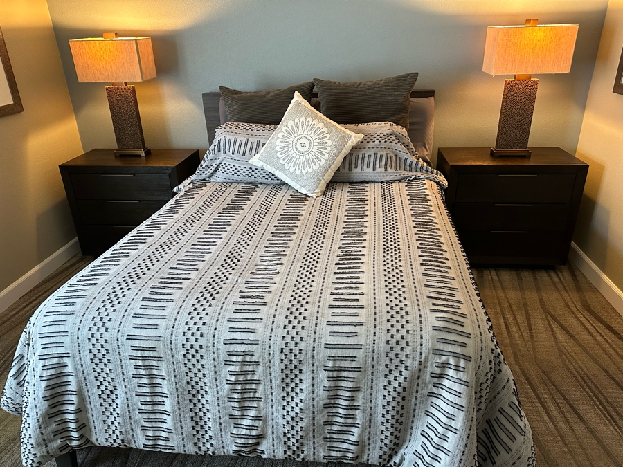 Queen Size Bed With Headboard And Bedding (Mattress Not Included) And Two Matching Nightstands 32'W X 18'D X 29.5'H [Photo 6]