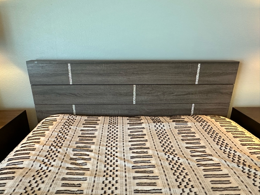 Queen Size Bed With Headboard And Bedding (Mattress Not Included) And Two Matching Nightstands 32'W X 18'D X 29.5'H [Photo 4]
