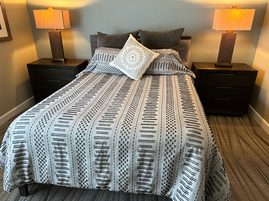 Queen Size Bed With Headboard And Bedding (Mattress Not Included) And Two Matching Nightstands 32'W X 18'D X 29.5'H [Photo 1]