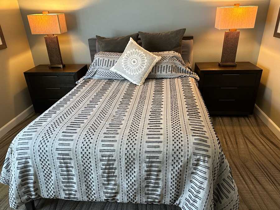 Queen Size Bed With Headboard And Bedding (Mattress Not Included) And Two Matching Nightstands 32'W X 18'D X 29.5'H [Photo 5]