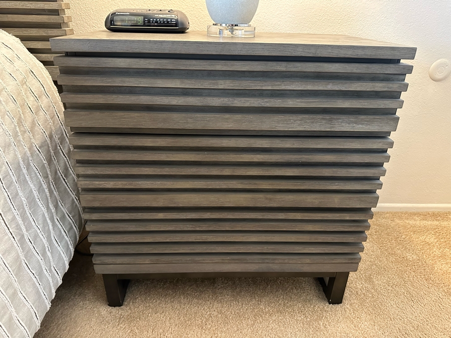 Hooker Furniture Queen Size Bed With Headboard And Footboard With Storage Drawers And Bedding (Mattress Not Included) Plus Two Matching Nightstands [Photo 5]