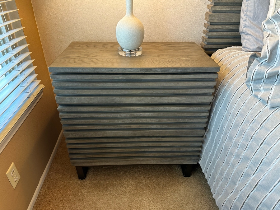 Hooker Furniture Queen Size Bed With Headboard And Footboard With Storage Drawers And Bedding (Mattress Not Included) Plus Two Matching Nightstands [Photo 10]