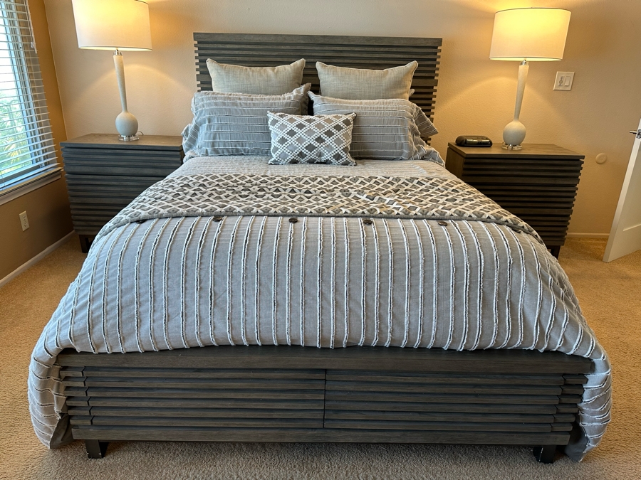 Hooker Furniture Queen Size Bed With Headboard And Footboard With Storage Drawers And Bedding (Mattress Not Included) Plus Two Matching Nightstands [Photo 2]