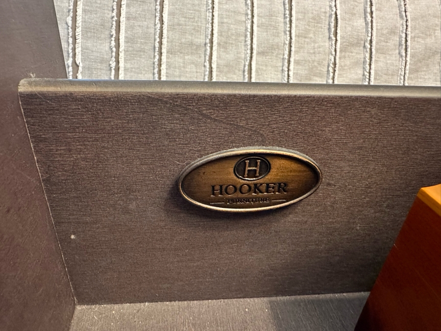 Hooker Furniture Queen Size Bed With Headboard And Footboard With Storage Drawers And Bedding (Mattress Not Included) Plus Two Matching Nightstands [Photo 6]