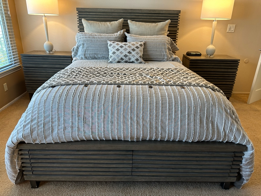 Hooker Furniture Queen Size Bed With Headboard And Footboard With Storage Drawers And Bedding (Mattress Not Included) Plus Two Matching Nightstands