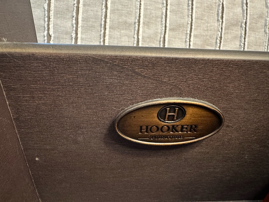 Hooker Furniture Queen Size Bed With Headboard And Footboard With Storage Drawers And Bedding (Mattress Not Included) Plus Two Matching Nightstands [Photo 7]