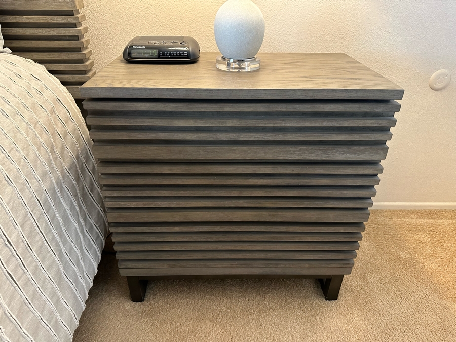 Hooker Furniture Queen Size Bed With Headboard And Footboard With Storage Drawers And Bedding (Mattress Not Included) Plus Two Matching Nightstands [Photo 4]