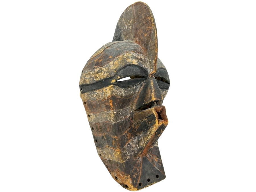 Old African Kifwebe (Songye Peoples) Carved Wooden Mask From The Democratic Republic Of Congo 17'L Estimate $500 [Photo 1]