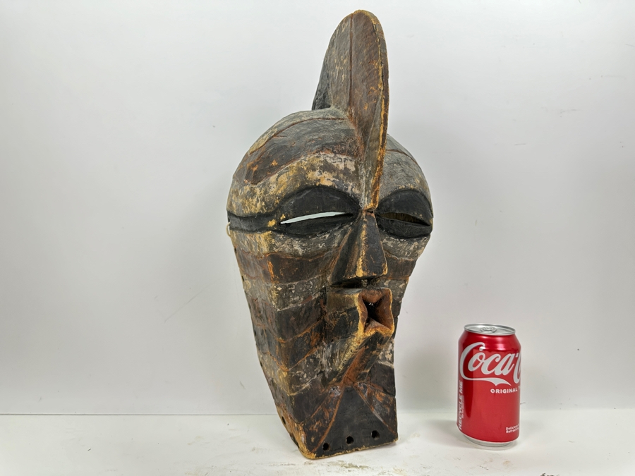 Old African Kifwebe (Songye Peoples) Carved Wooden Mask From The Democratic Republic Of Congo 17'L Estimate $500 [Photo 2]