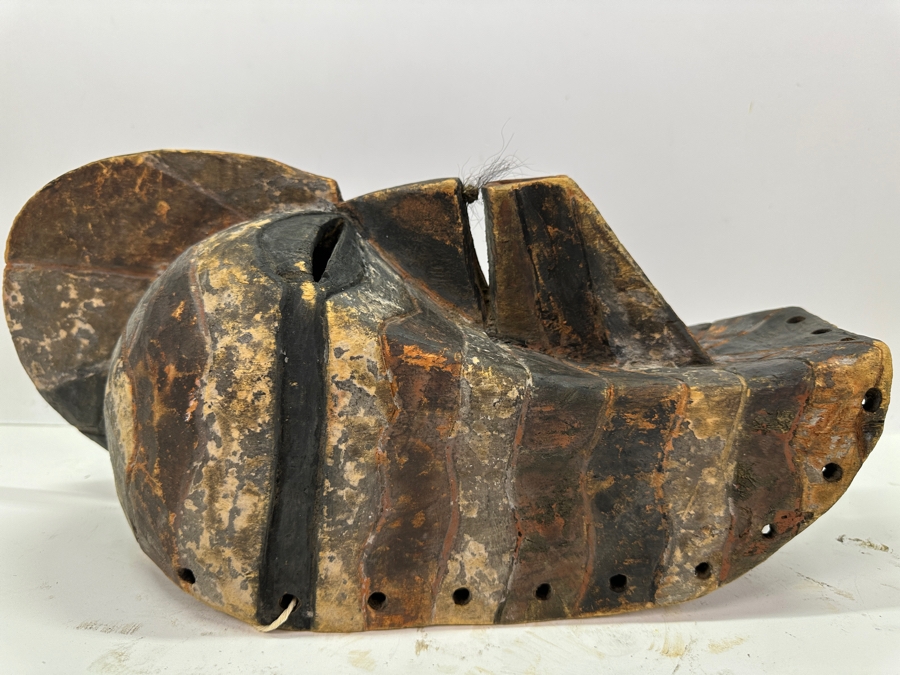Old African Kifwebe (Songye Peoples) Carved Wooden Mask From The Democratic Republic Of Congo 17'L Estimate $500 [Photo 5]