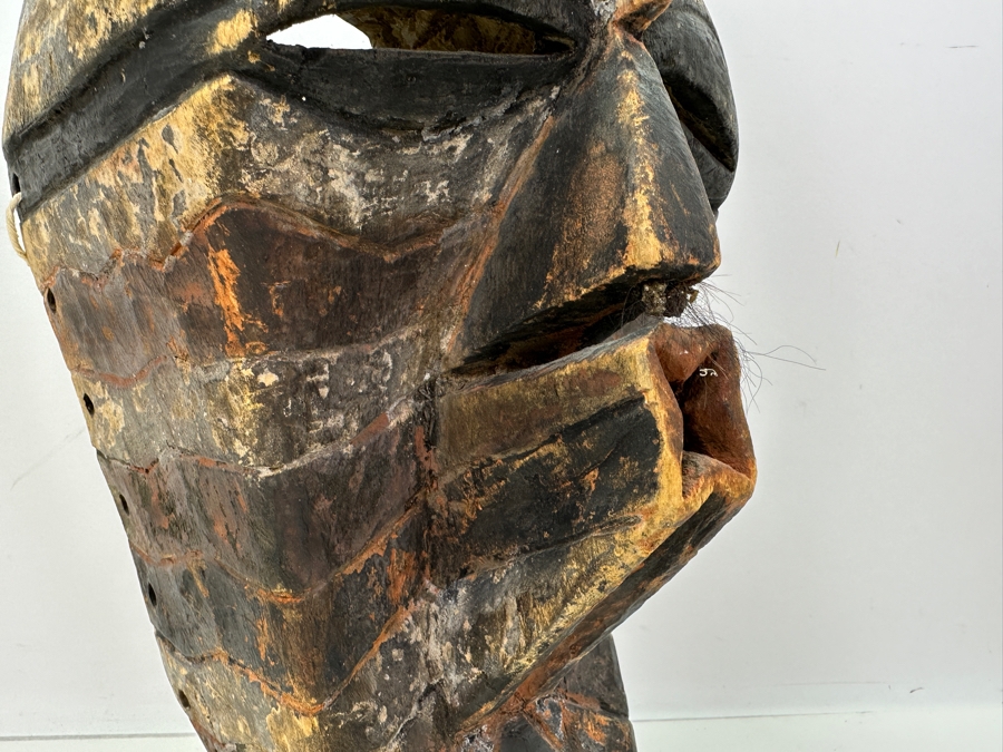 Old African Kifwebe (Songye Peoples) Carved Wooden Mask From The Democratic Republic Of Congo 17'L Estimate $500 [Photo 3]