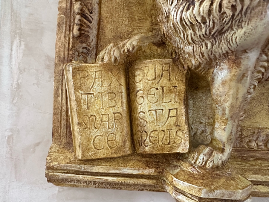 European Styled Resin Lion Wall Sculpture By Toscano Design 18W x 13H [Photo 4]