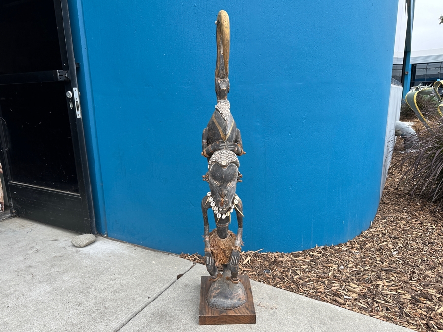 Impressive Vintage Papua New Guinea Carved Wooden Statue With Shells 46'H Estimate $450 [Photo 2]