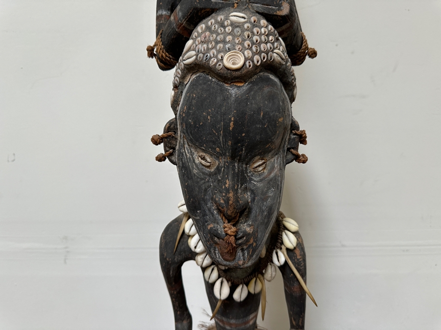 Impressive Vintage Papua New Guinea Carved Wooden Statue With Shells 46'H Estimate $450 [Photo 4]