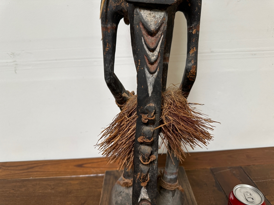 Impressive Vintage Papua New Guinea Carved Wooden Statue With Shells 46'H Estimate $450 [Photo 9]