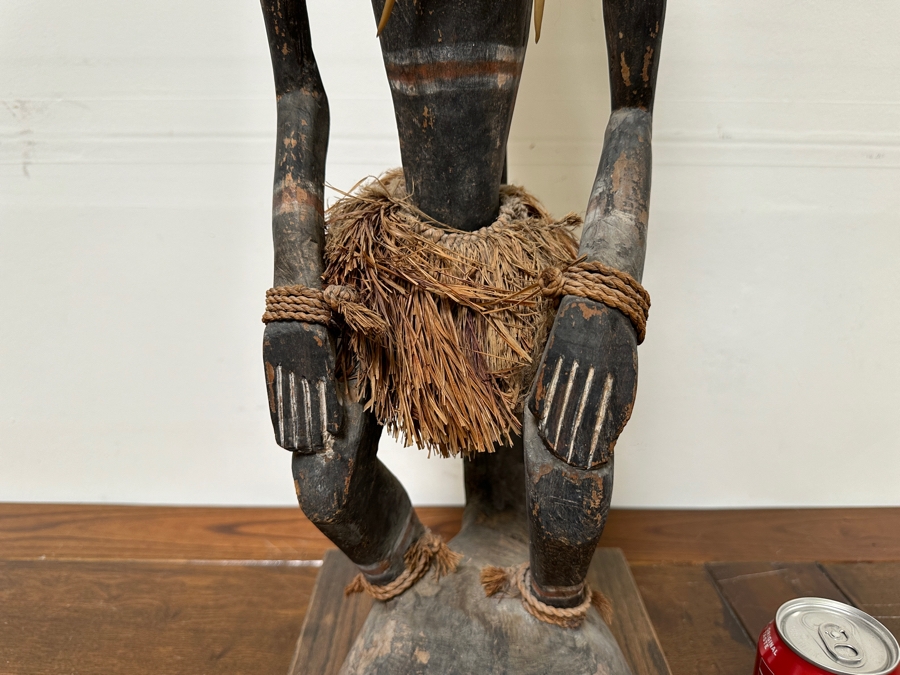Impressive Vintage Papua New Guinea Carved Wooden Statue With Shells 46'H Estimate $450 [Photo 8]