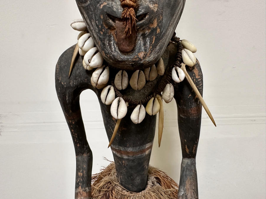 Impressive Vintage Papua New Guinea Carved Wooden Statue With Shells 46'H Estimate $450 [Photo 7]