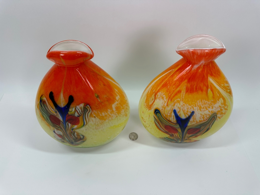 Pair of Decorative Glass Vases [Photo 4]