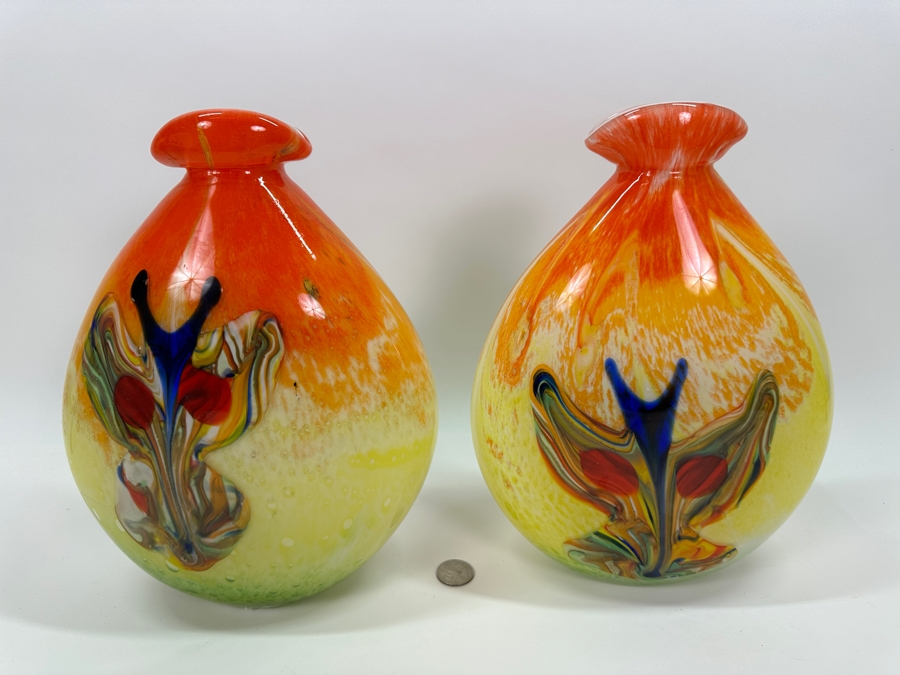 Pair of Decorative Glass Vases [Photo 3]