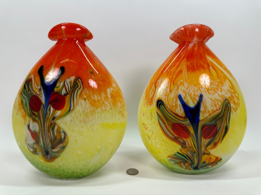 Pair of Decorative Glass Vases [Photo 2]