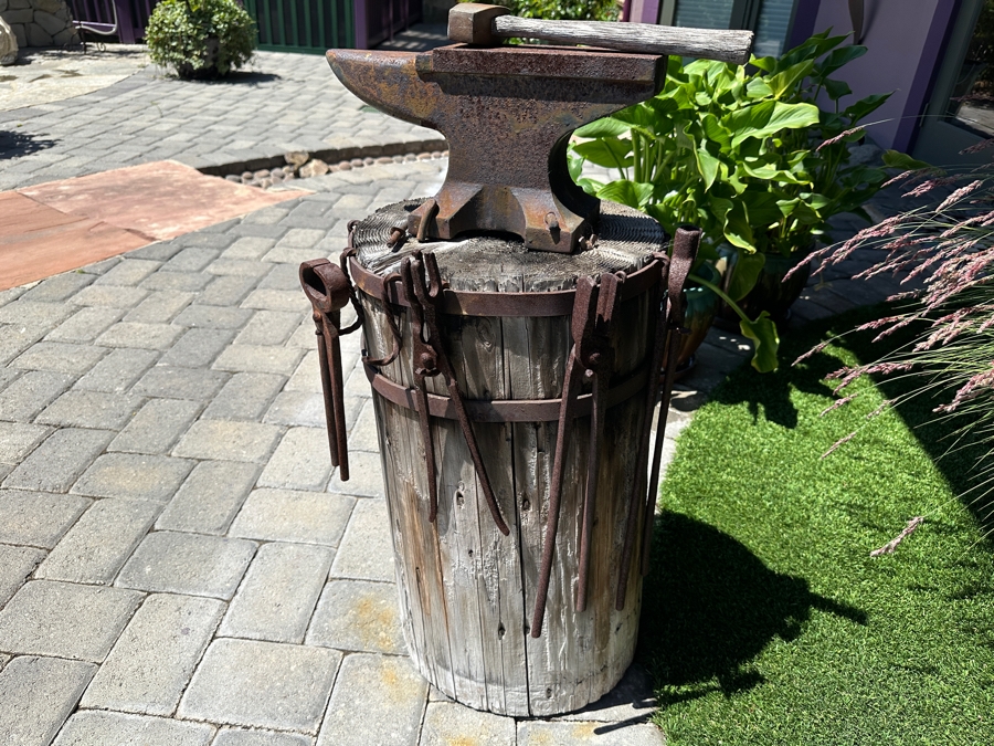 Vintage Blacksmith Tools Including 55lb Anvil [Photo 7]