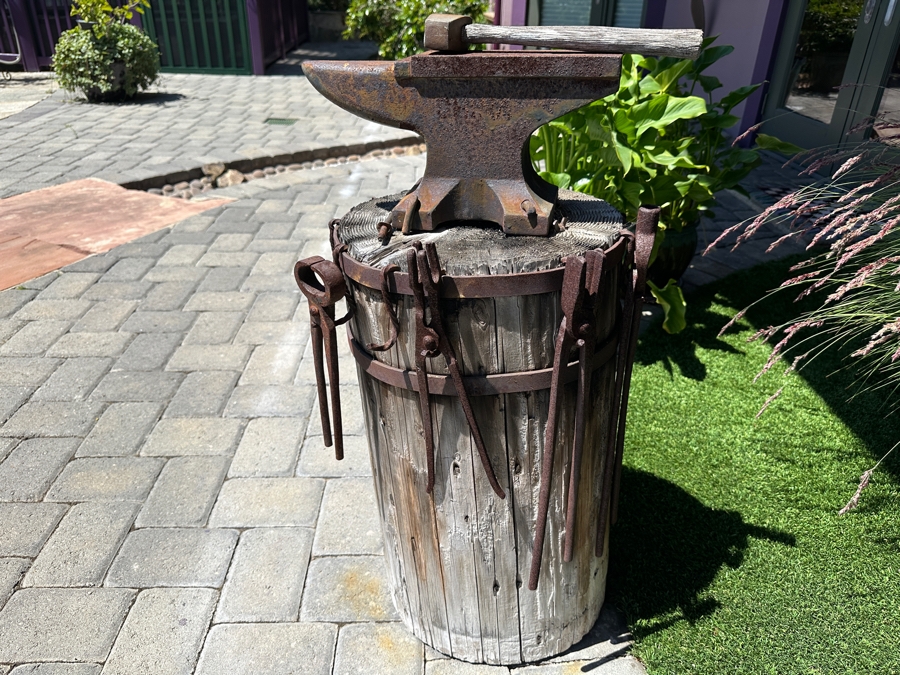 Vintage Blacksmith Tools Including 55lb Anvil [Photo 3]