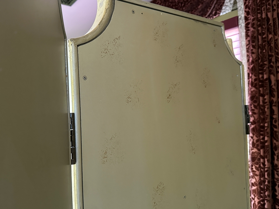 Heavy 3-Panel Mirrored Screen Room Divider 66'W X 78.5'H X 1.75'D [Photo 8]