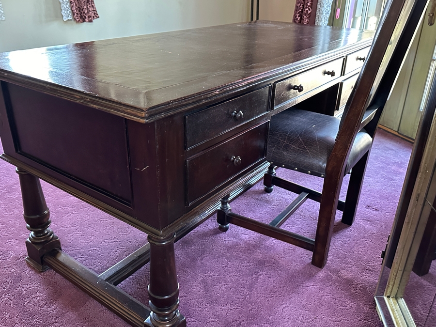 Wooden Executive Leather Top Desk With Chair 67.5'W X 30.5'D X 30.5'H [Photo 5]