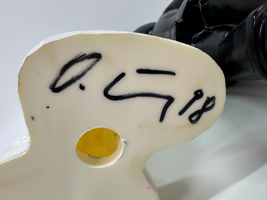 Pair of Vintage Ottmar Hörl Welcome Gnomes - Hand Signed On Bottom Of Feet 1998 14.5'H [Photo 8]