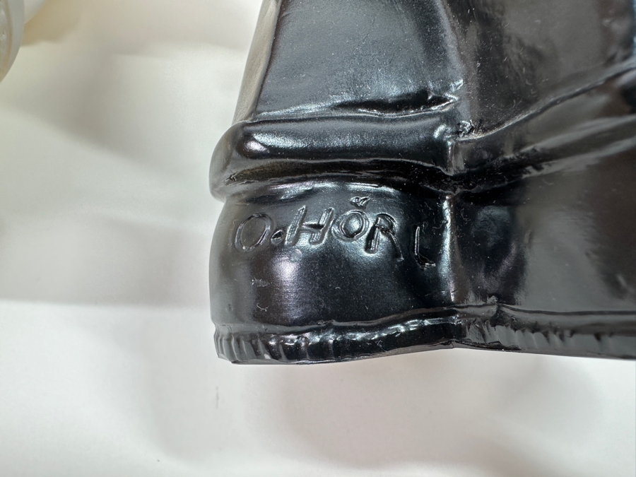 Pair of Vintage Ottmar Hörl Welcome Gnomes - Hand Signed On Bottom Of Feet 1998 14.5'H [Photo 7]