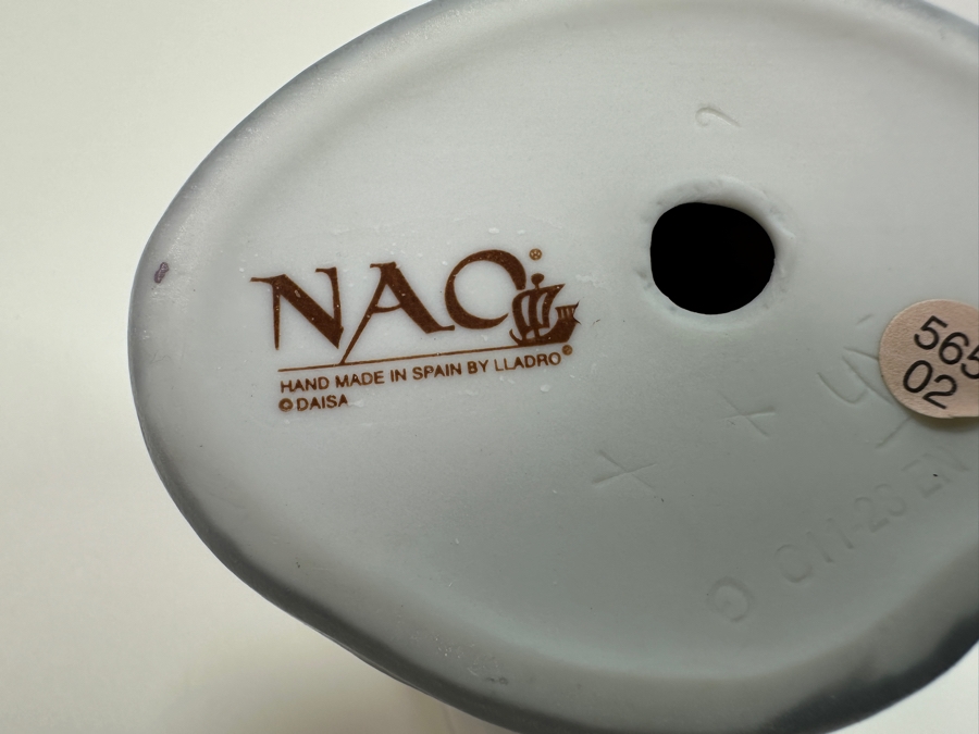 Pair of Lladro Nao Ducks 5.75'H 565-02 and 575-02  [Photo 4]