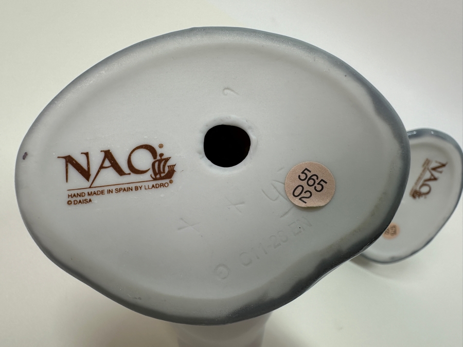 Pair of Lladro Nao Ducks 5.75'H 565-02 and 575-02  [Photo 3]